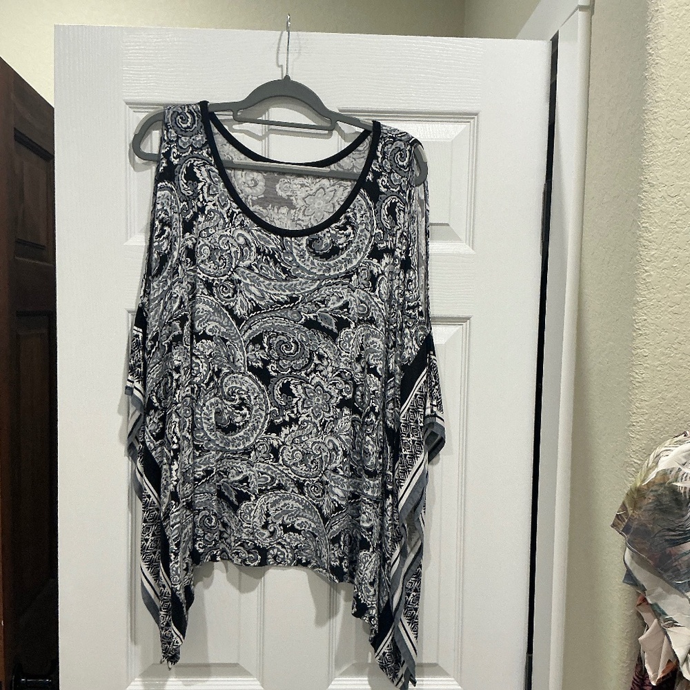 Lane Bryant Cild Shoulder Flutter Sleeves Black and White 14/16